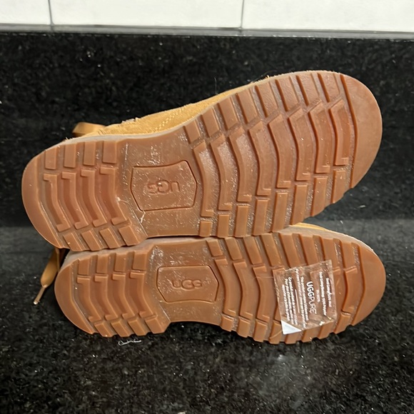 Ugg boots size 2 - Picture 2 of 6